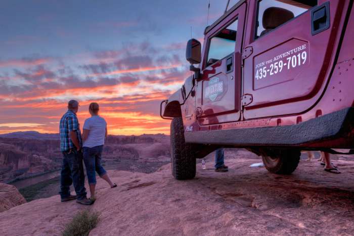 Moab Hummer Tours Sunset Couple